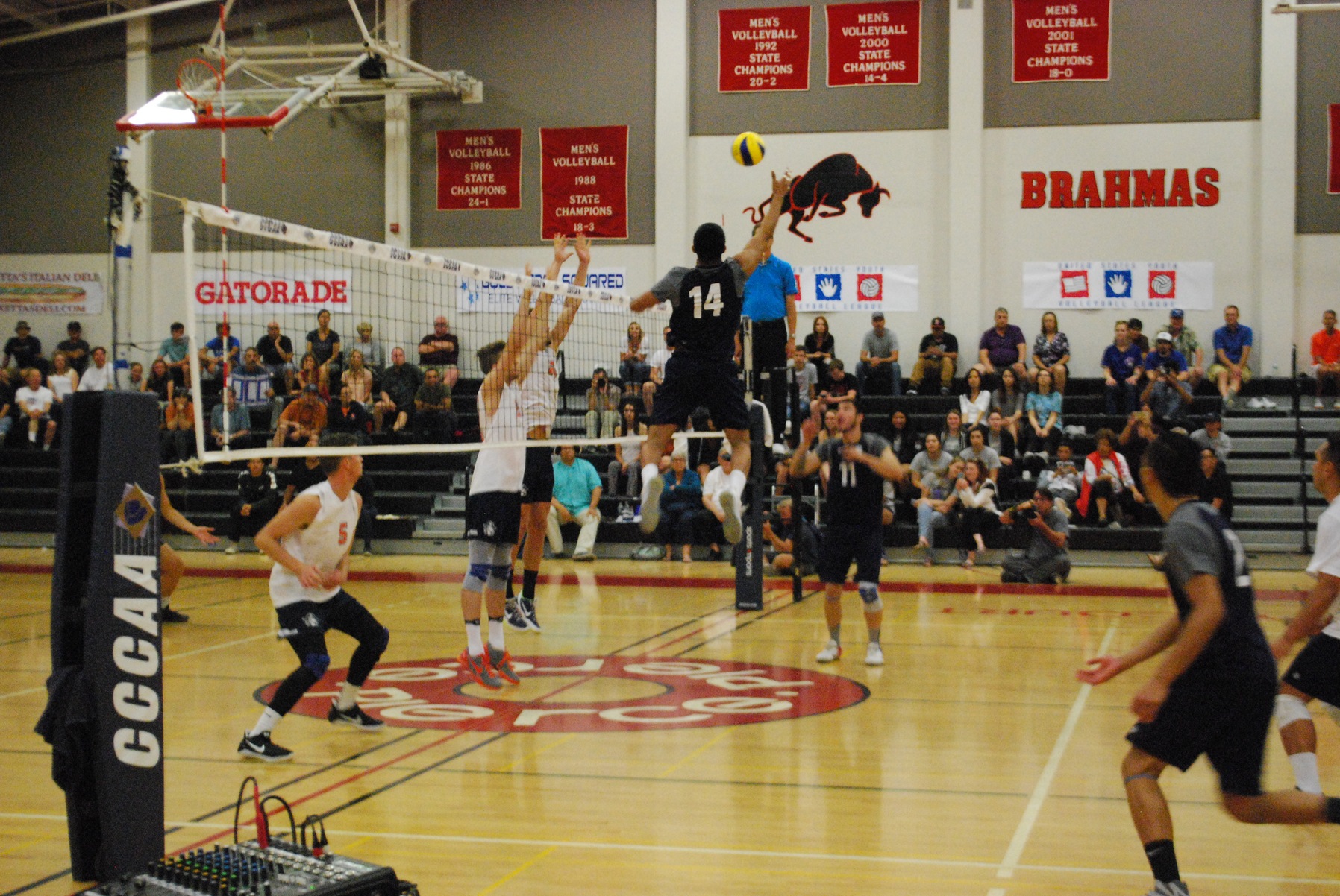 Men's Volleyball Comes Up Short to Orange Coast College in CCCAA State Finals