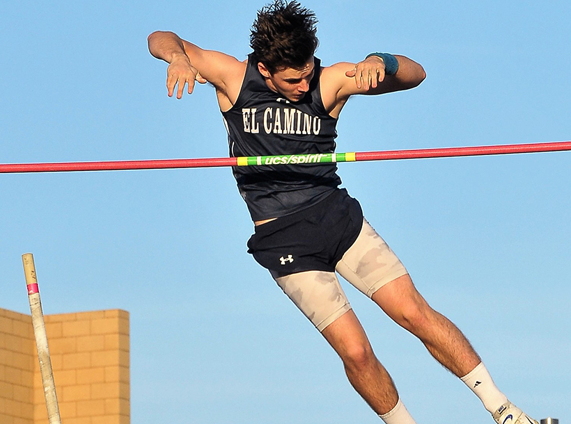 Curran Sets New School Record at Don Kirby Invite