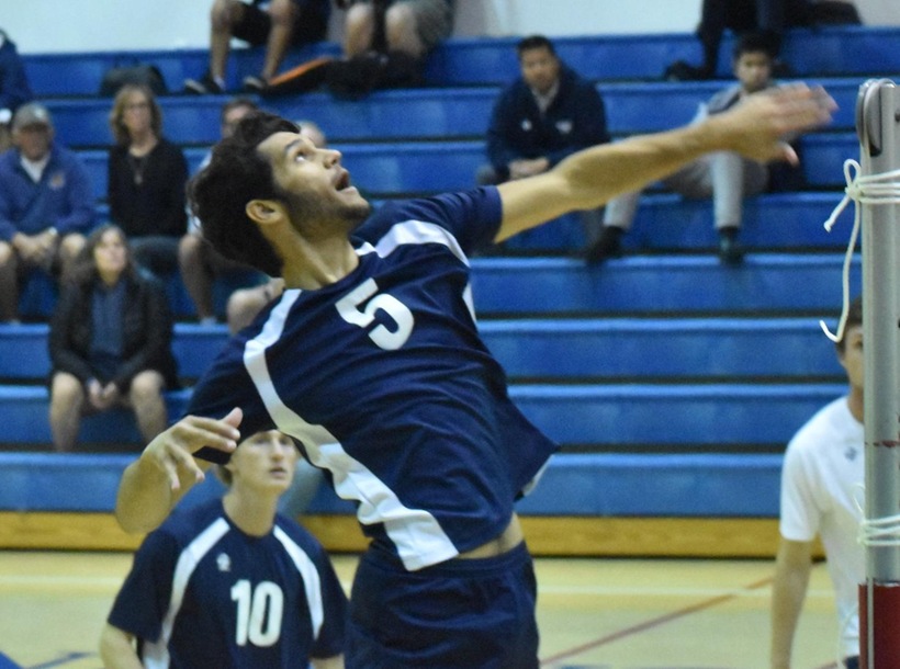 Men’s Volleyball Sweeps Moorpark for Seventh Straight Win