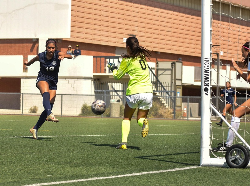 Farias and Vargas Score as Women’s Soccer Ties Golden West