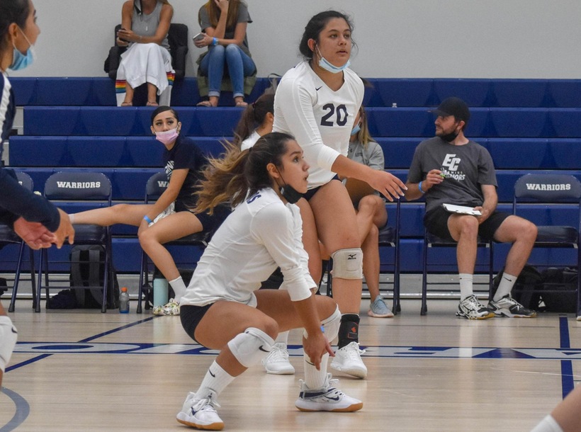 Women’s Volleyball Drops Home Opener in Four